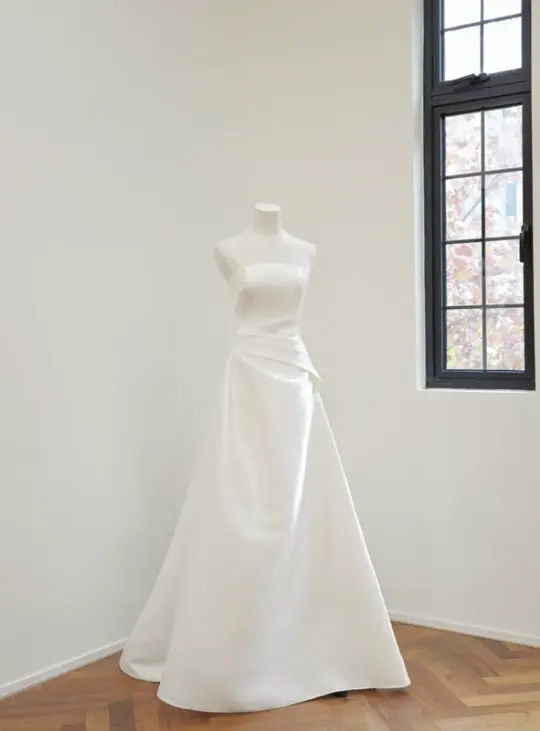 White strapless, fitted A-line long ball gown/bridal dress R8535