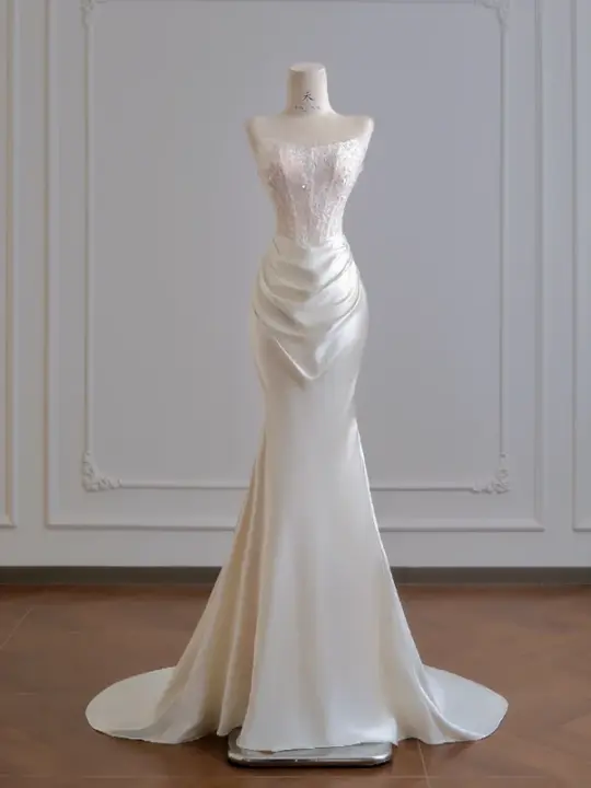 White strapless, fitted waist, bodycon long sexy ball gown/bridal dress R8182