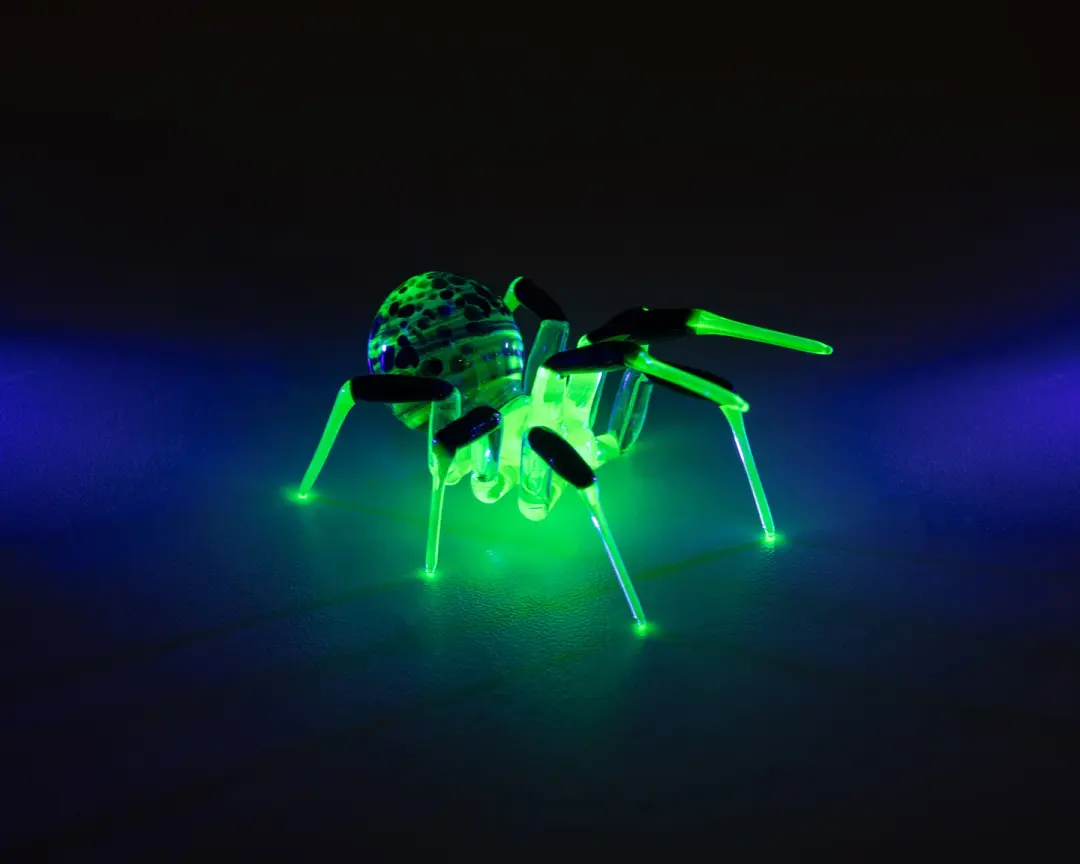 Uranium Glass Spider Figurine – Handmade Lampwork UV Reactive Sculpture