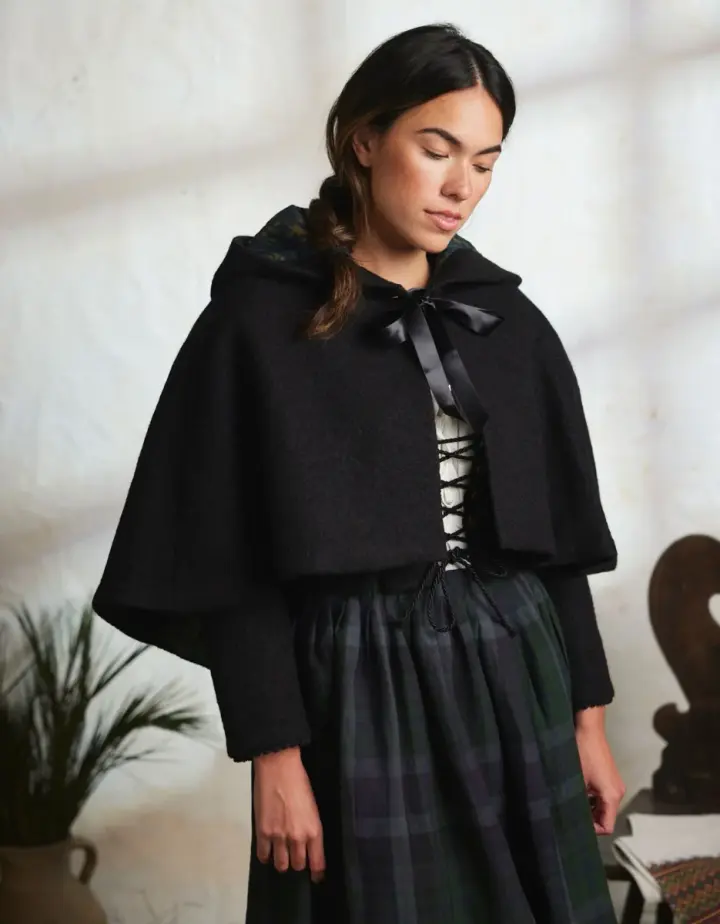 Cape 'Aneta' en laine noire
