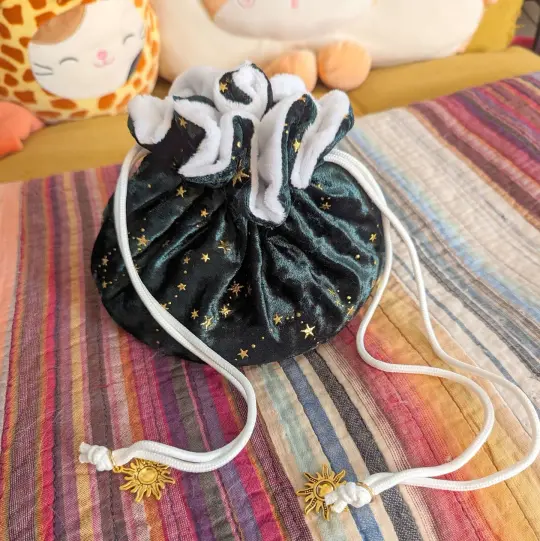 Starry Green Dice Bag – Multi-Pocket Velvet Pouch with Gold Stars | Fennek & Finch