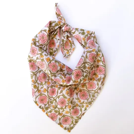 Maelu Bandana in Flora