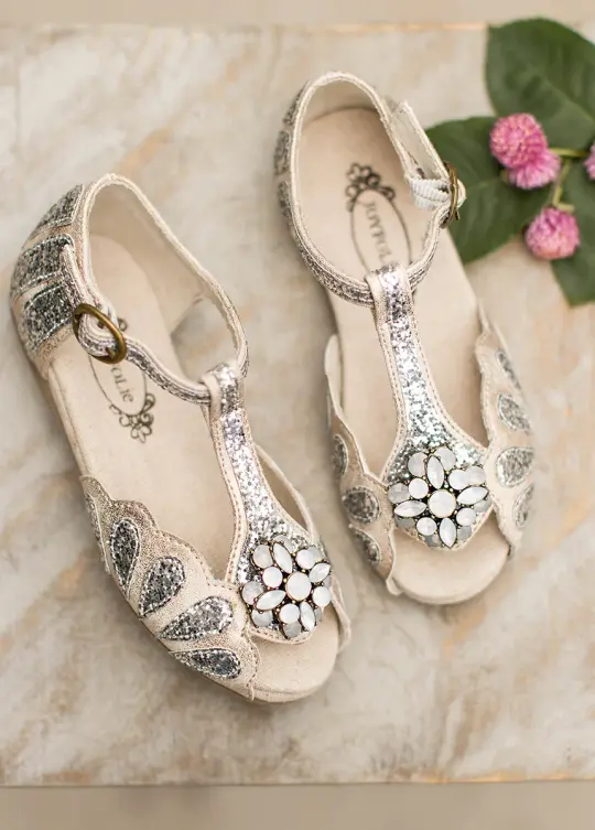 Mari Flat in Silver