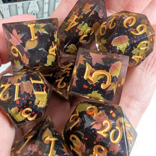Autumn Eve Dice Set – 8-Piece Dark Autumn DnD Dice with Owls and Leaves | Fennek & Finch
