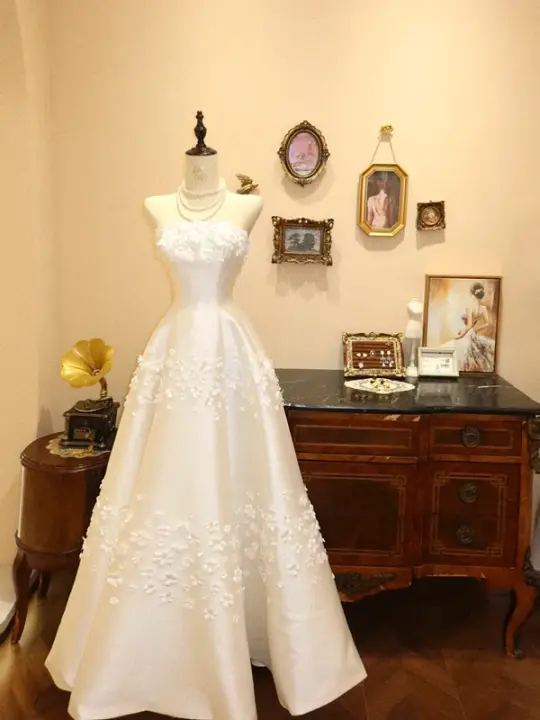 White strapless satin fitted A-line long wedding dress R6579