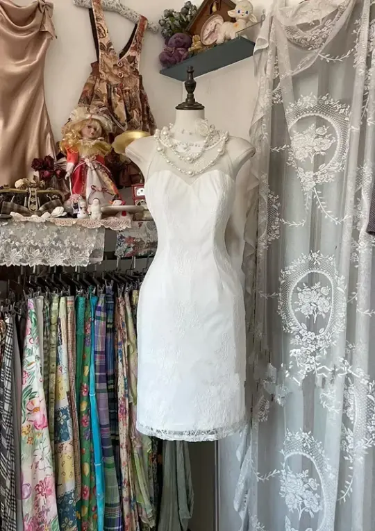 White sleeveless halter neck fitted short ball gown R7457