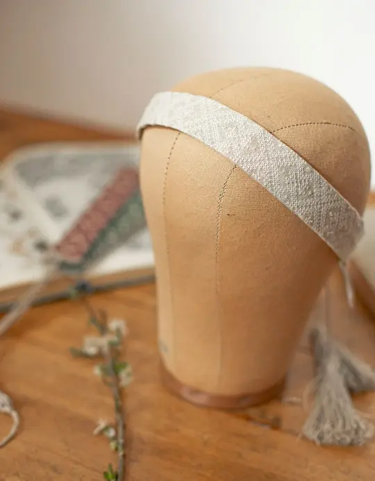 Bandeau pour cheveux 'Lina' en lin brodé blanc
