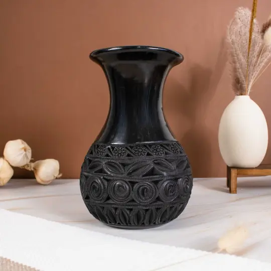 Barro Negro Short Longneck Decorative Vase