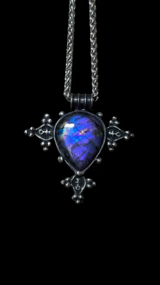 LIMEN NOCTIS | Labradorite Necklace