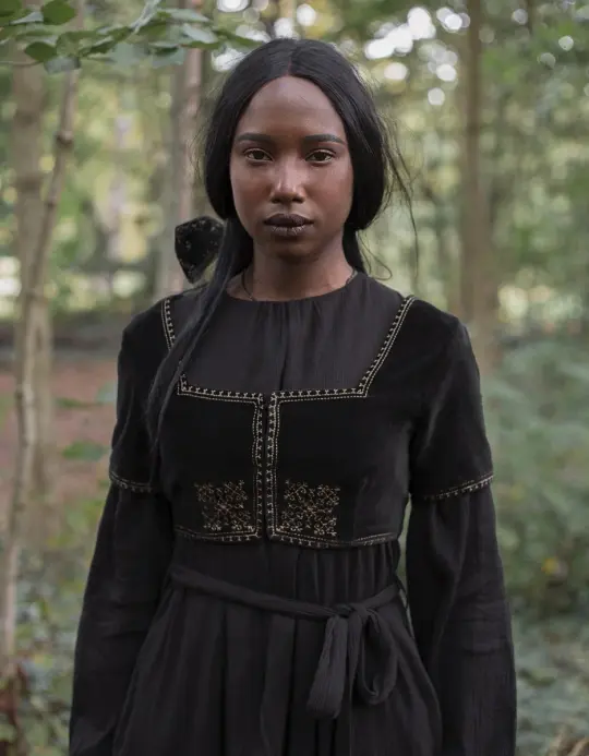 Boléro 'Nelda' en velours brodé noir