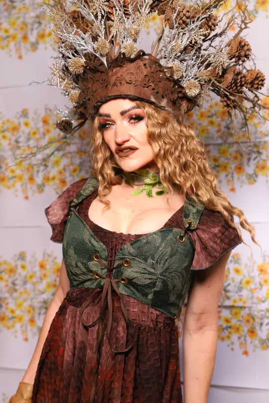 Cropped Courtier Corset In Green Forest Scroll – The Leave It To Beaver Collection