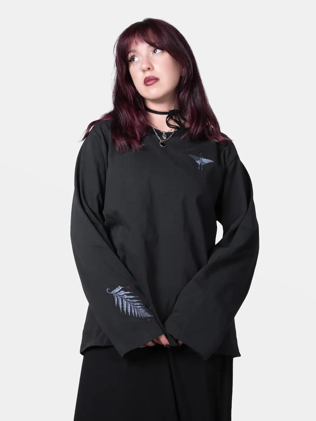 Longsleeve z haftami Flora