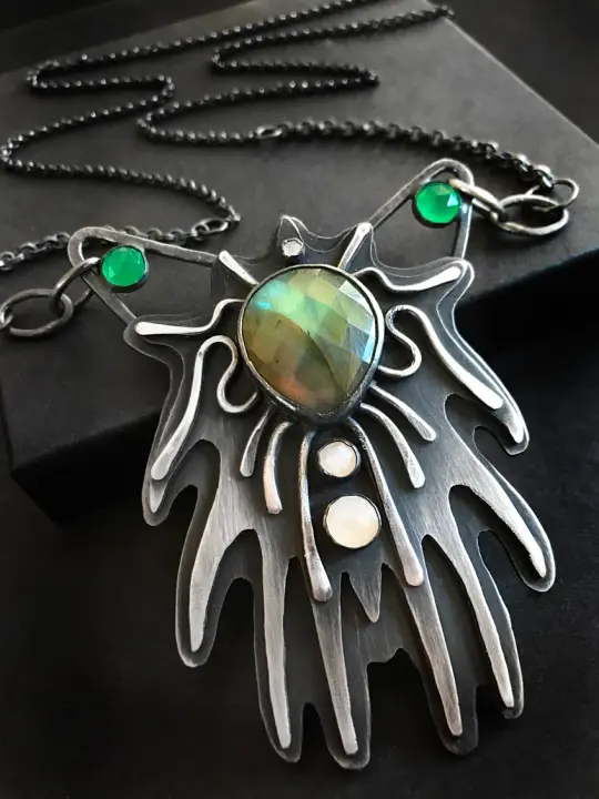Green Labradorite Alien Flower Pendant