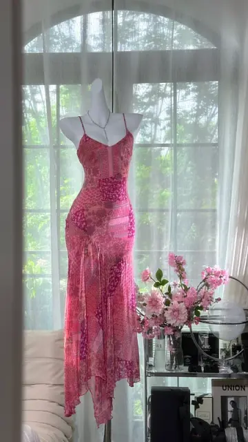 Pink floral print halter-neck fitted long ball gown R7624