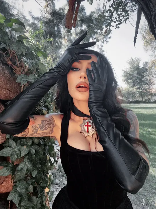 Faux Leather Opera Gloves in Black