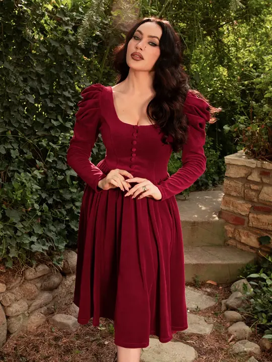 Haunted Beauty Victorian Dress in Crimson