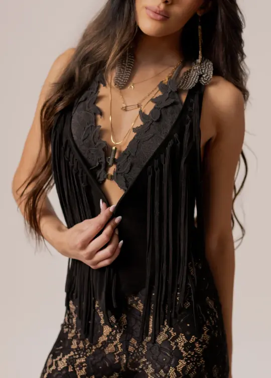 Salomi Vest in Black