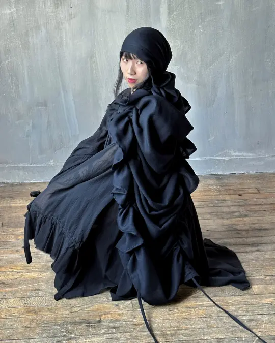 Black Drawstring Shawl in Wool (Limited Edition)