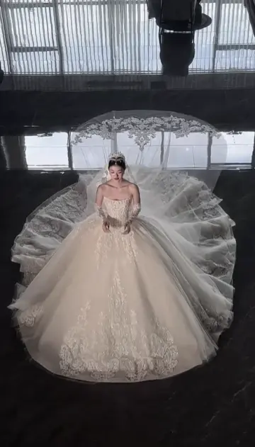 White strapless lace waist slim fit puffy skirt floor-length bridal gown R6045