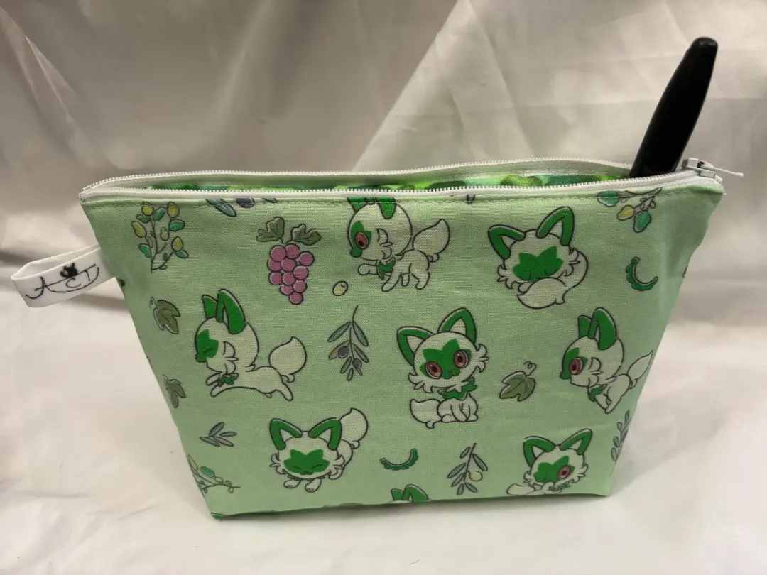 Grass Cat Zipper Pouch