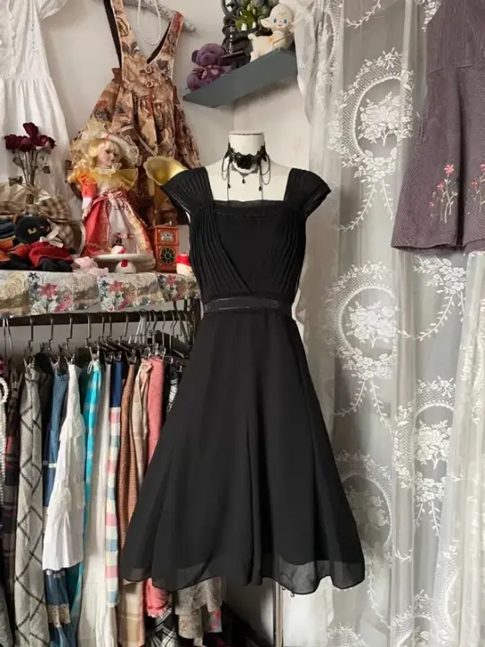 Black Sleeveless Waist-Cinched Short-Length Ball Gown R7421