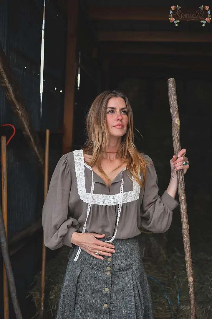 Linen Betty Blouse in Dovetail- XL