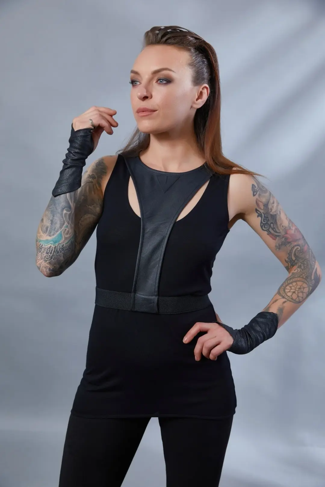 FD-BA-42 Black leather bust harness