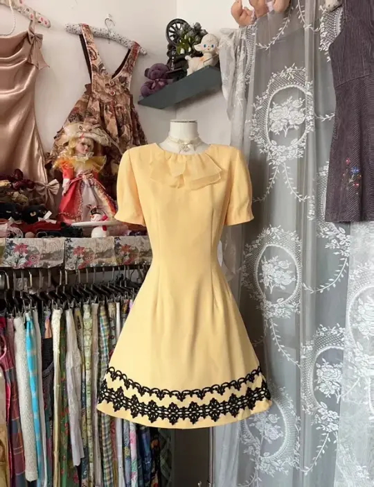 Light Yellow Short-Sleeved Waist-Cinched A-Line Short-Length Ball Gown R7426