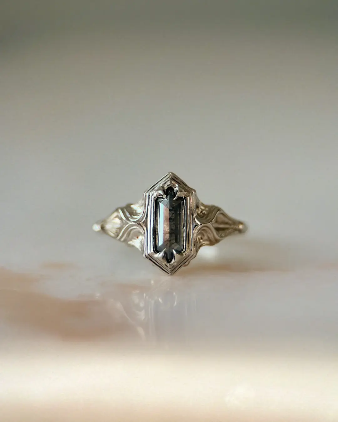 Dais II // 14kw + 0.97ct Diamond