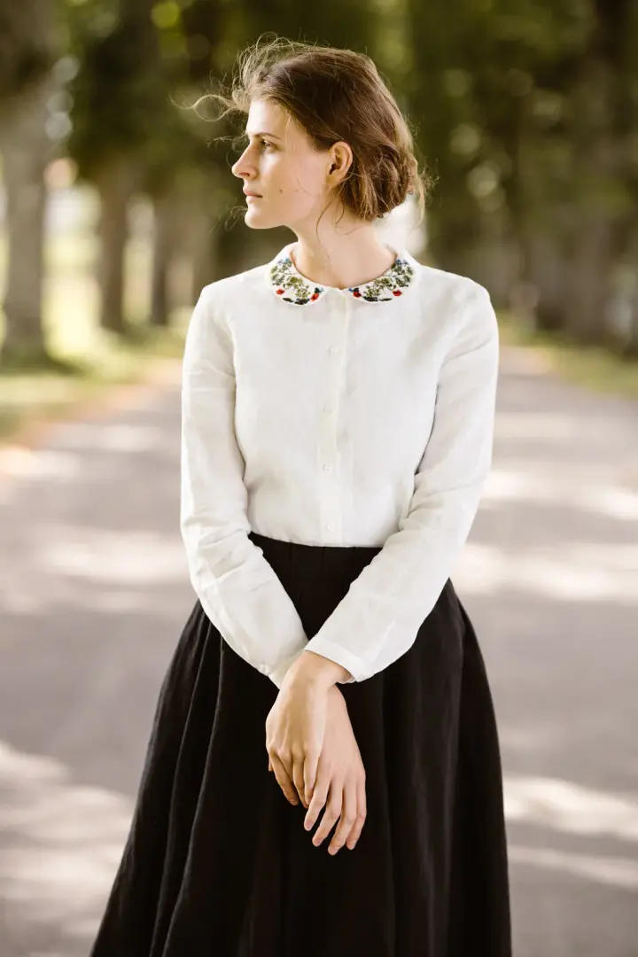 Classic – Linen Shirt with Embroidered Collar