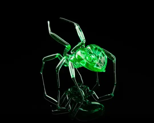 Deep Green Uranium Glass Spider Figurine – Miniature Insect – Sci-Fi Glow in the Dark Sculpture – Handmade Lampwork