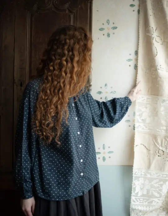 Blouse "Mara" motif imprimé bleu nuit