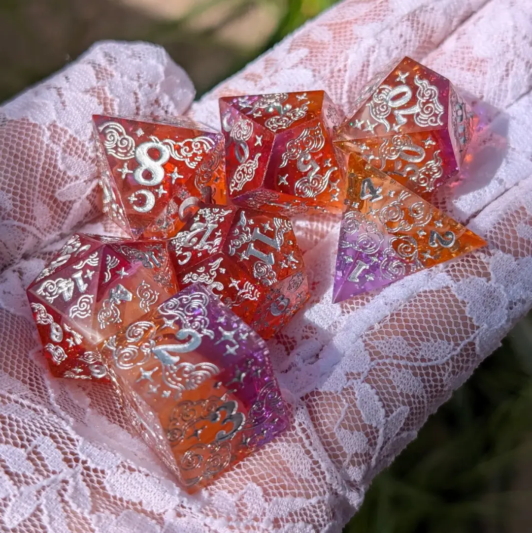 Dreamy Sunset Bloom – Sharp Edge Resin Dice Set with Floral Inclusions | Fennek & Finch