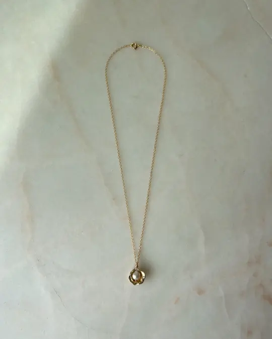 Divers II // Small Freshwater Pearl // Gold Necklace