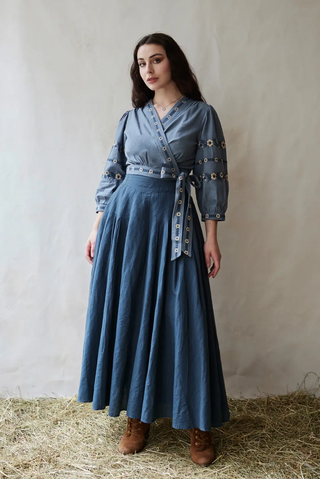 Haut croisé "Tabea" avec broderies lagon