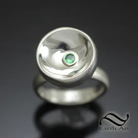 Minimalist Hollow Form Cup ring - Tsavorite garnet