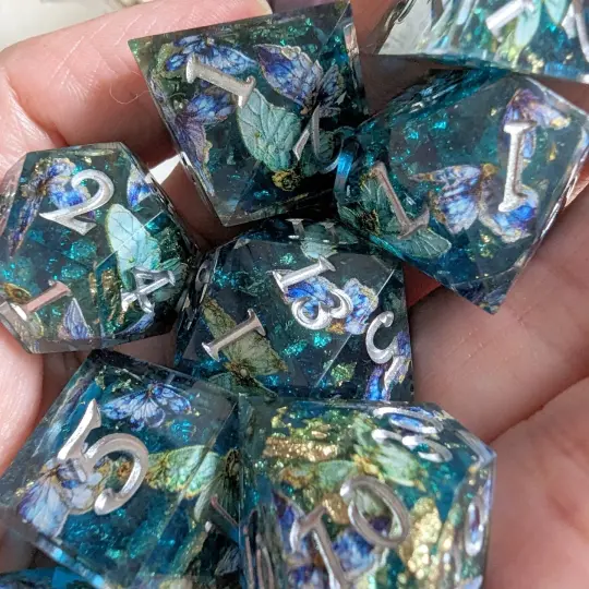 Butterfly Realm Dice Set – 8-Piece Blue Butterfly DnD Dice with Crystal D4 | Fennek & Finch
