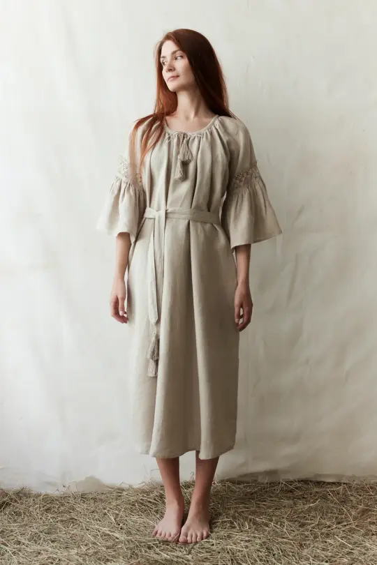Robe "Svetlana" en lin naturel et dentelle de lin