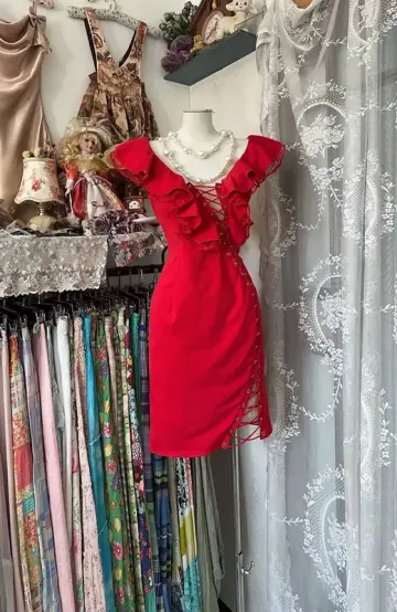 Red ruffled neckline, fitted waist, sexy short ball gown R7815