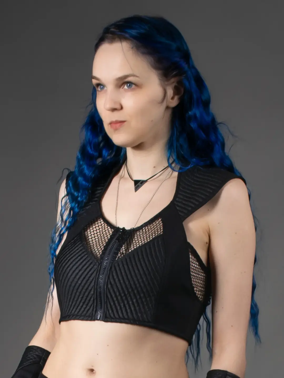 PT-902 OD-7 Black cropped vest