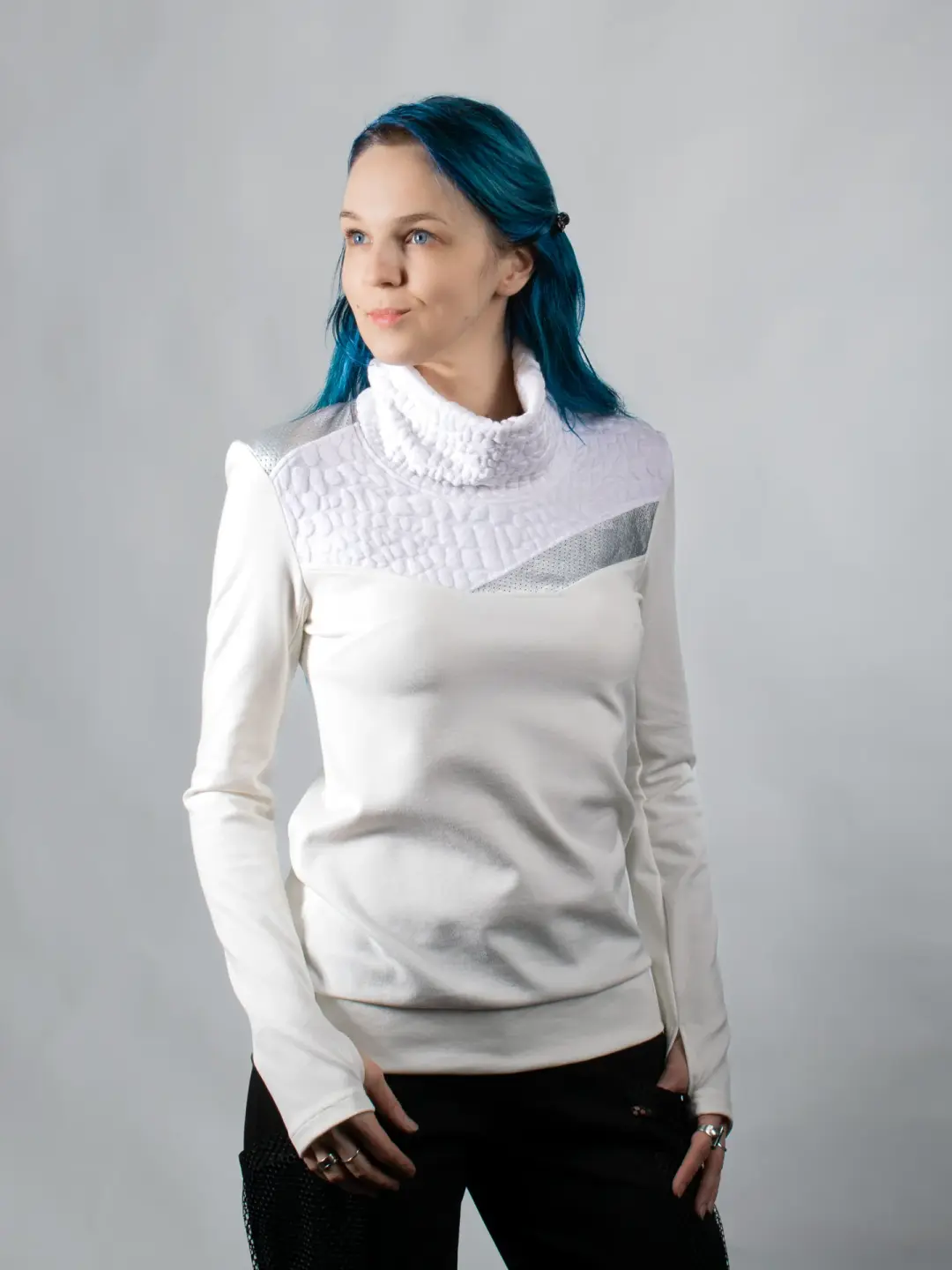 PR-08 White sweater with silver insert