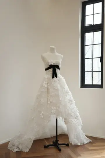 White lace strapless fitted waist floor-length ball gown/bridal dress R8543