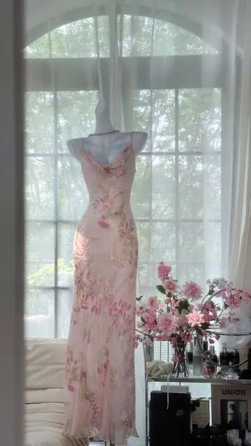 Light pink floral print halter-neck fitted long elegant ball gown R7657