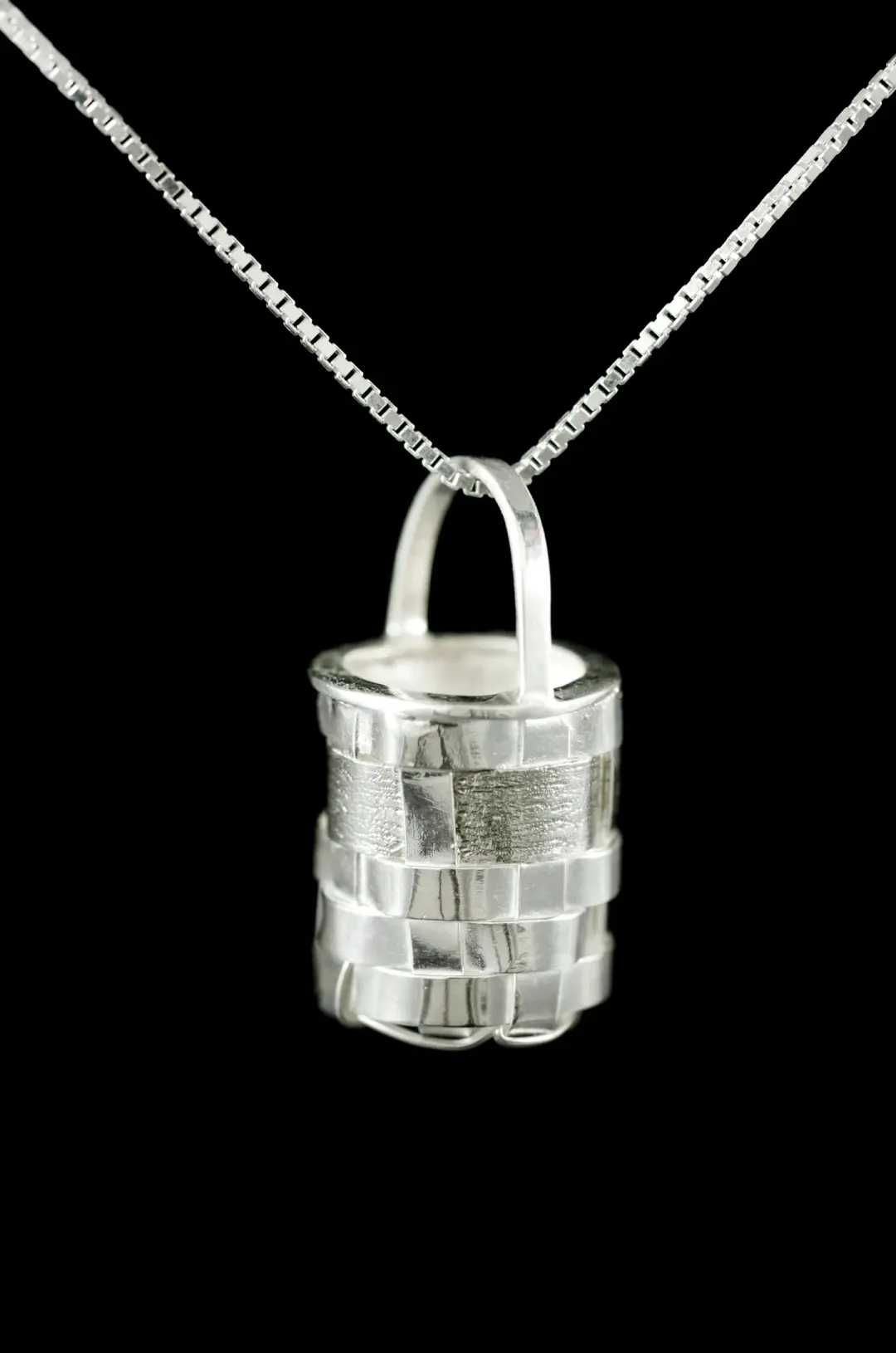 Camsis/Little Basket pendant