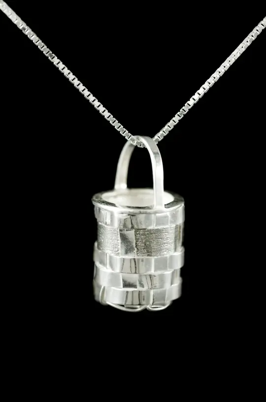 Camsis/Little Basket pendant