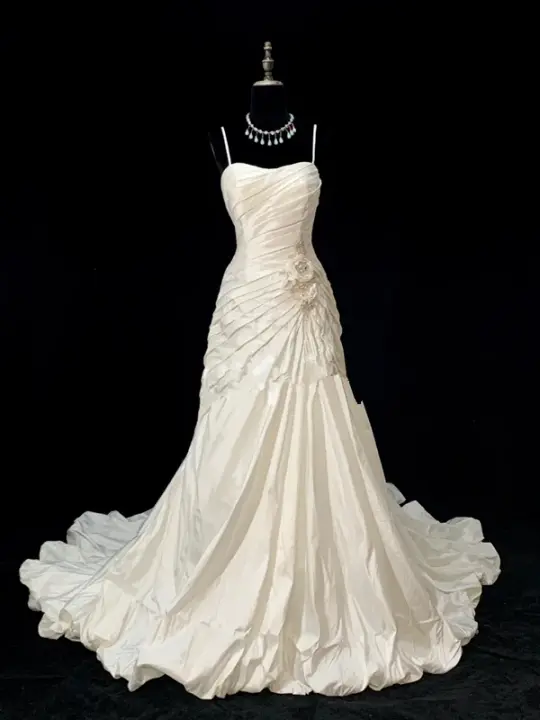White halter-neck fitted bodycon long ball gown R8694