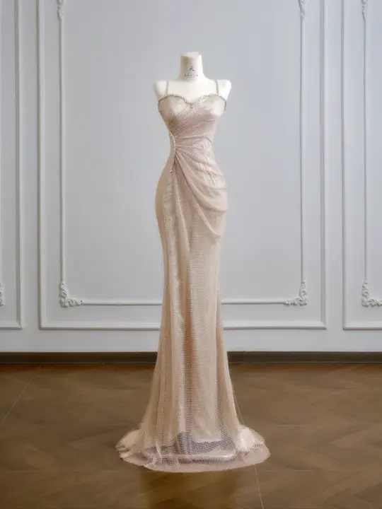 Light champagne-colored halter-neck fitted waist bodycon long ball gown R8185