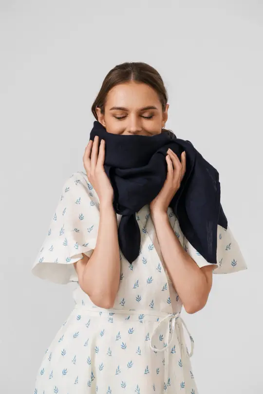 Palisandra – Linen Square Scarf