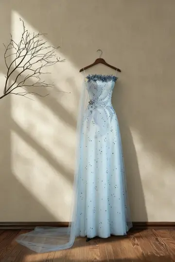 Light blue halter-neck fitted long elegant ball gown R8029