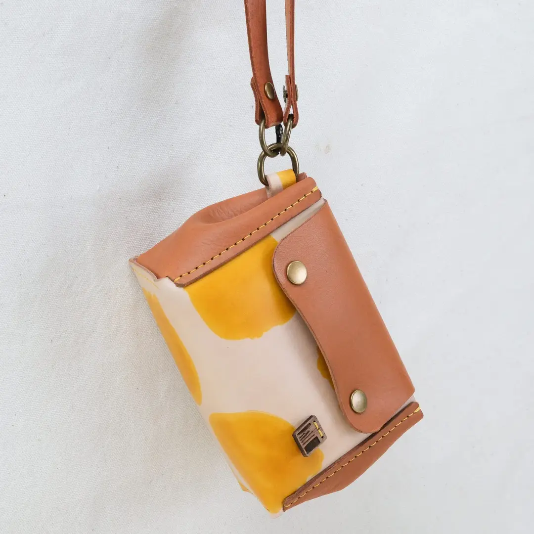 Paint Little Purse Hang yellow + tan